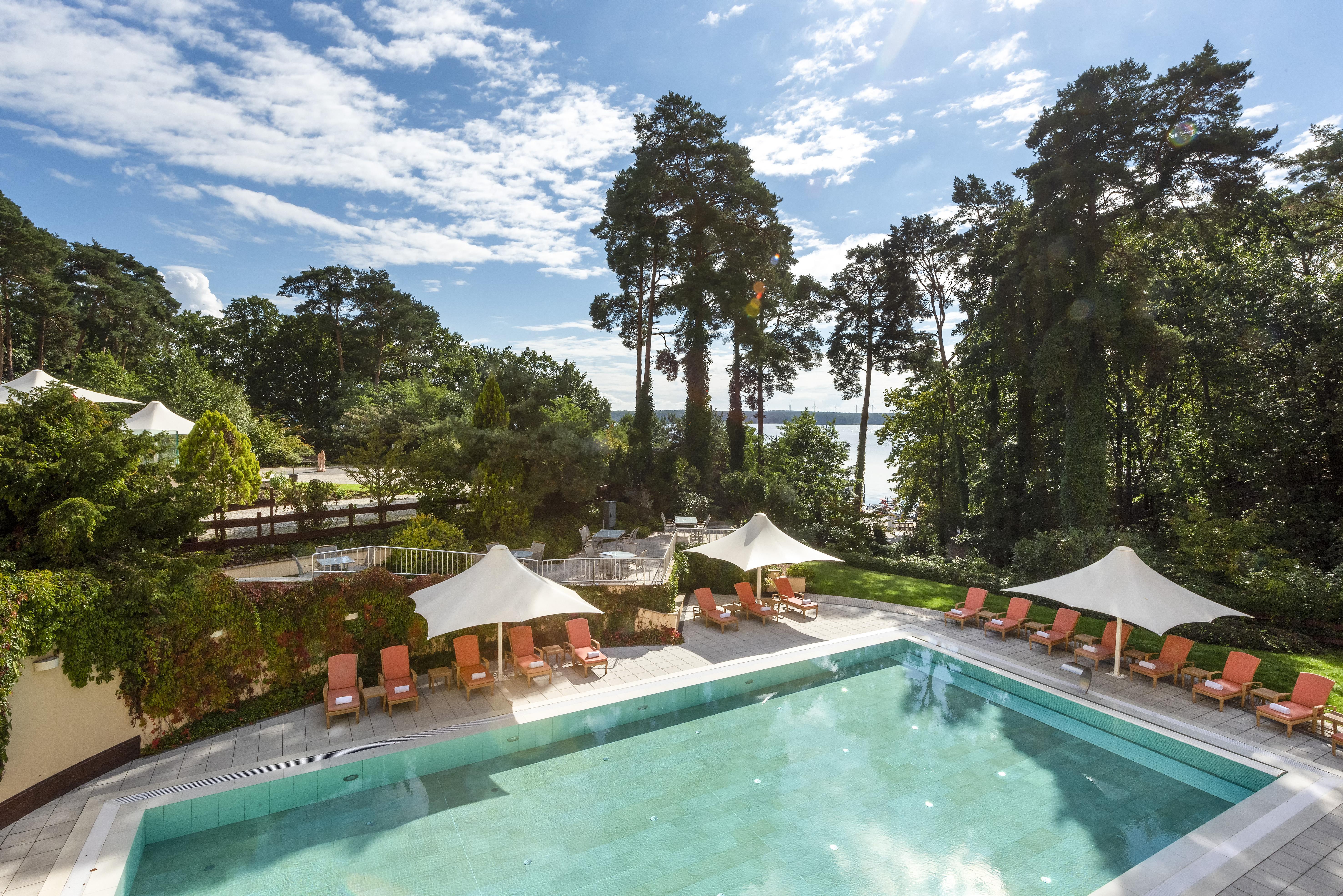 Precise Resort バート・ザーロー エクステリア 写真 The swimming pool at the Hotel