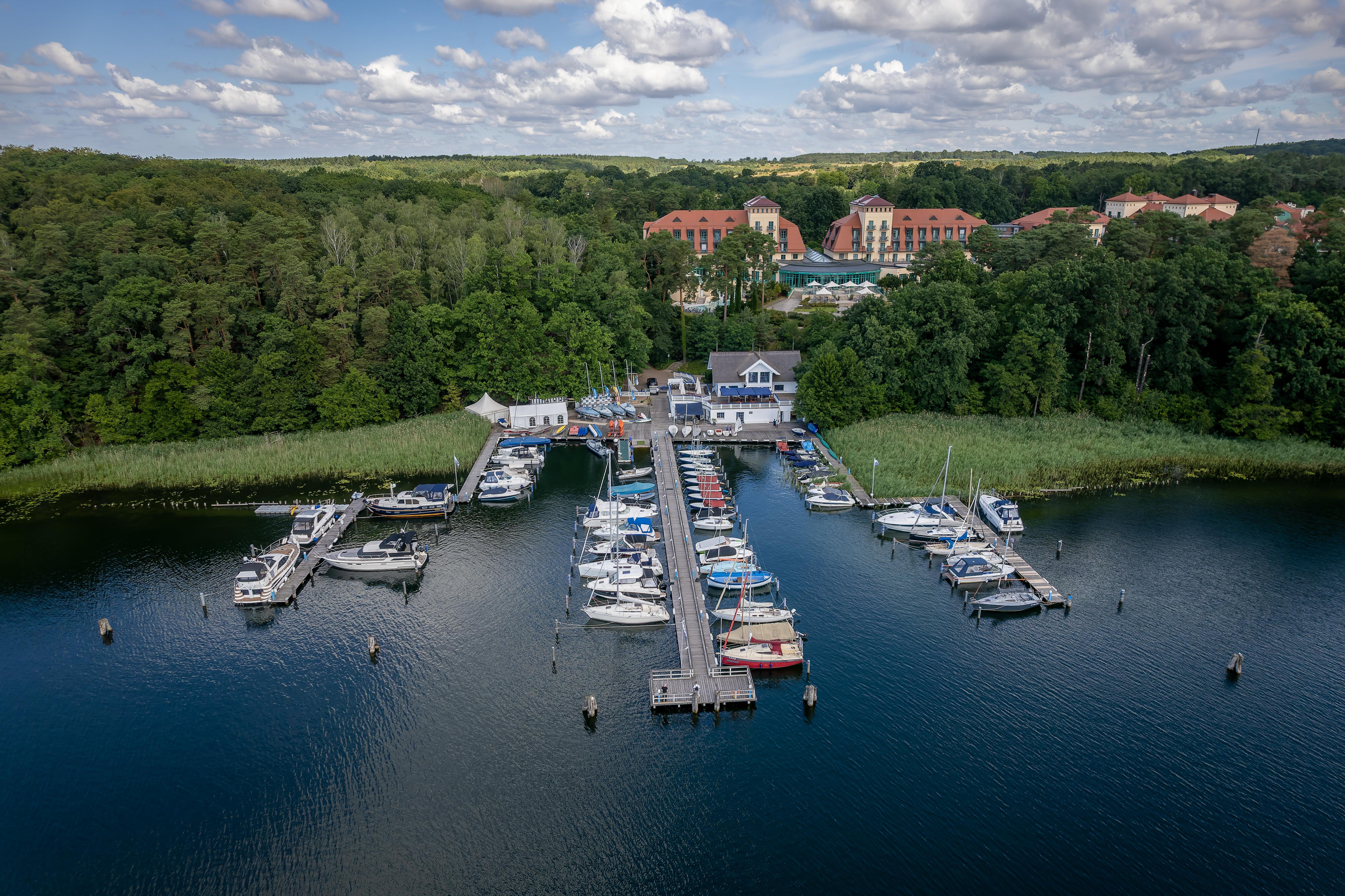 Precise Resort バート・ザーロー エクステリア 写真 Aerial view of the marina